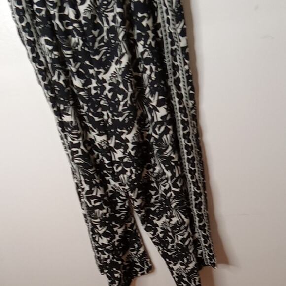 Max Studio Women's 3X Black and White pants. Elegant, Fun, Versatile , Plus - Picture 6 of 10
